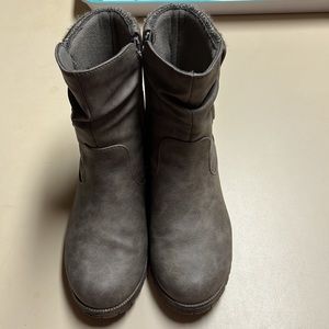Maurices boots, size 7, taupe color